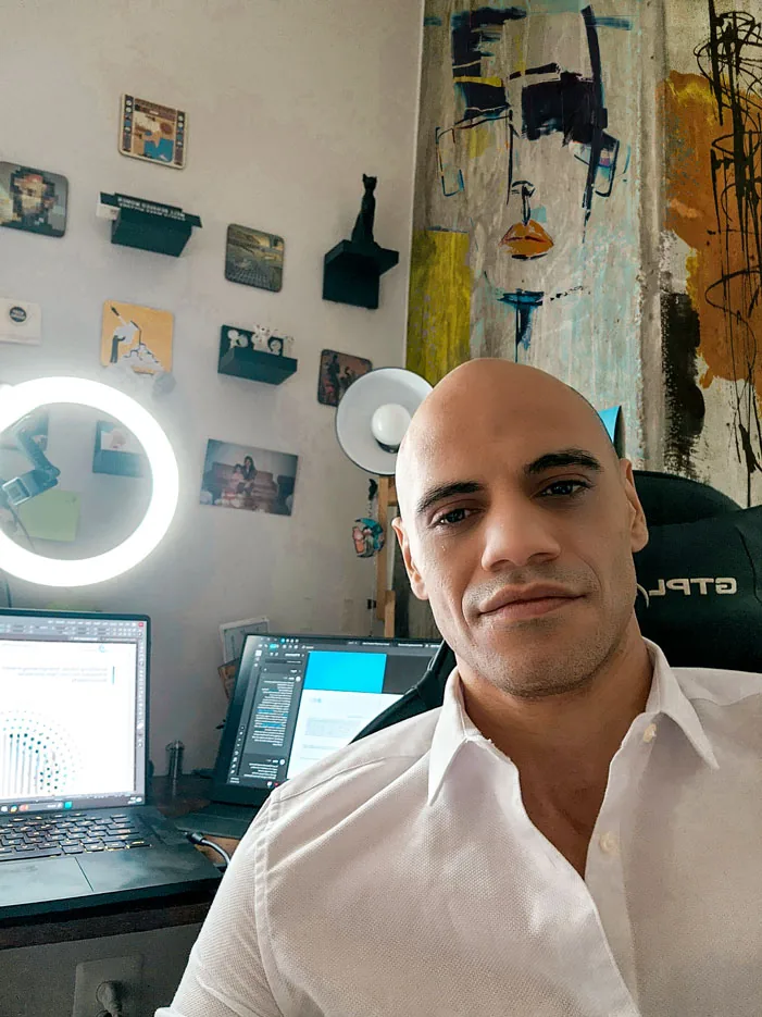 The real reference photograph of Mohamed at his workspace